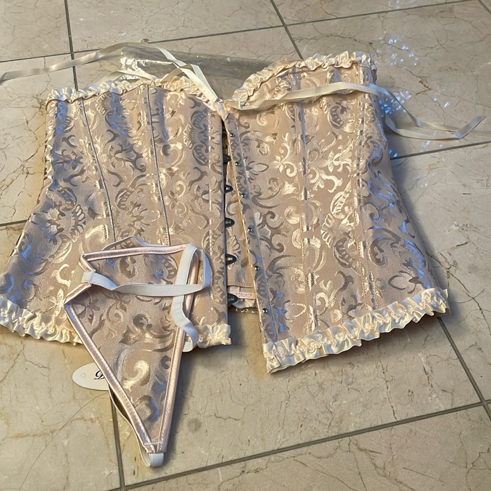 BNIP Cream corset size 2xl damask and satin trim, 2pcs with thong